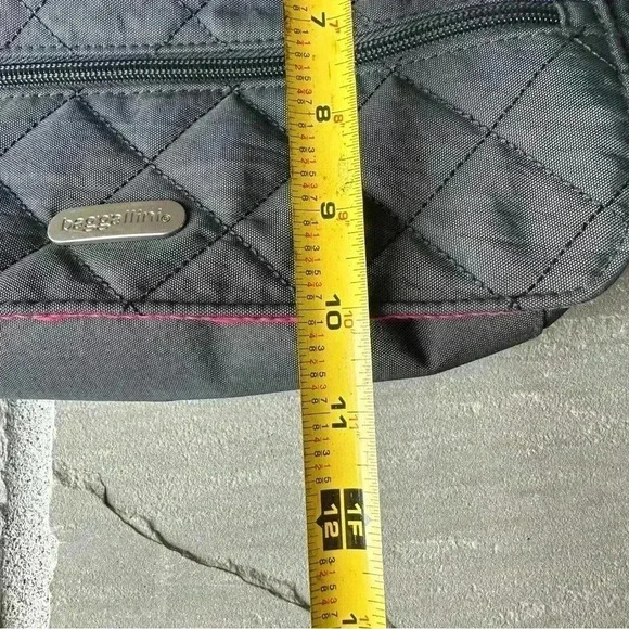 Baggallini Gray Quilted Crossbody Messenger Triple Zip Flap Bag Purse w
Pouch - Picture 9 of 9